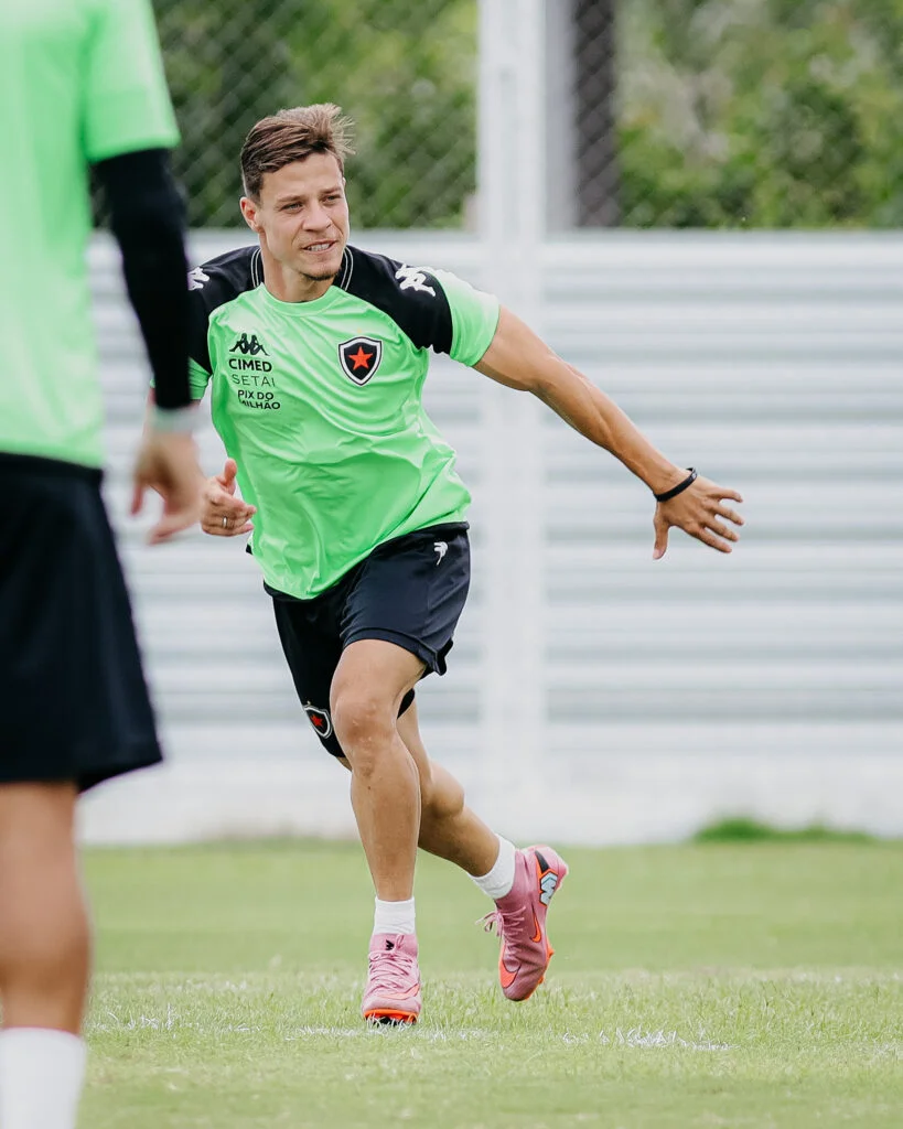 Botafogo-PB anuncia a contratação do lateral-direito Lucas Sena, ex-Azul Claro do Japão