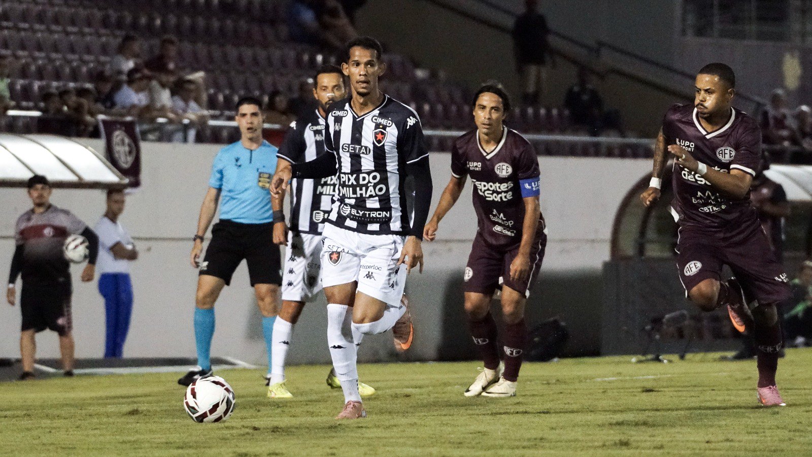 COMENTÁRIO: A vez dos titulares na busca da reação.