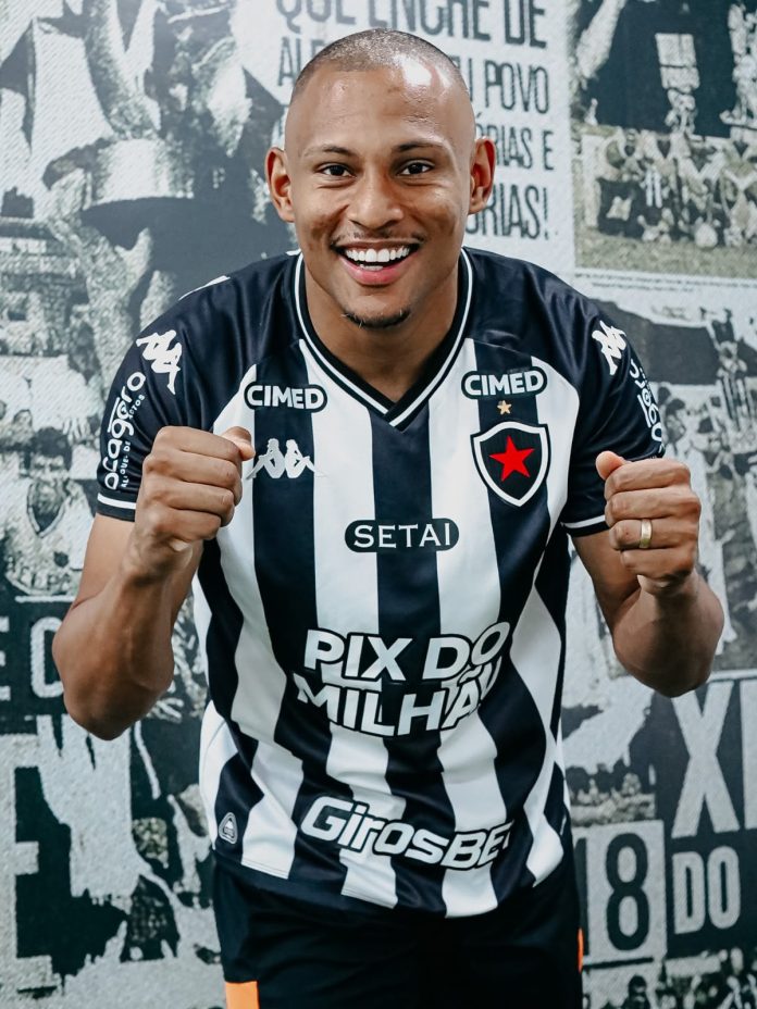 Botafogo-PB confirmou a contratação do lateral Léo Pereira, ex-Água Santa